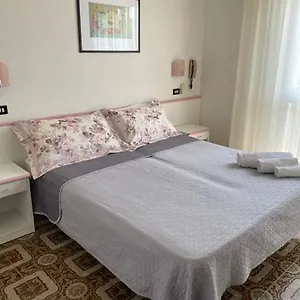 Rosy Hotel